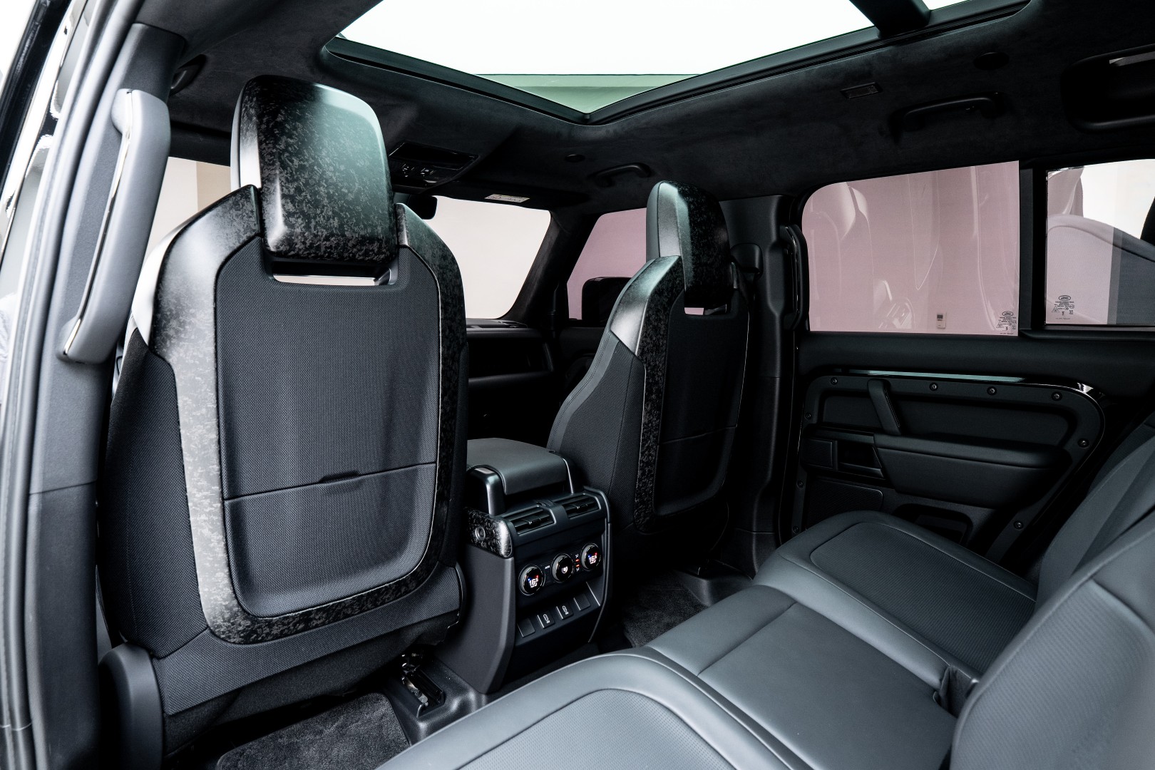2026 LAND ROVER DEFENDER P635 OCTA BLACK EDITION | GCC DEALER WARRANTY & SERVICES